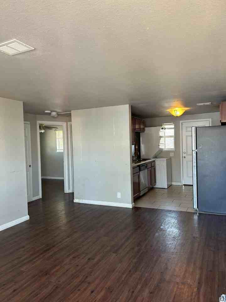 255 S Eliot St - Photo 2 of 11