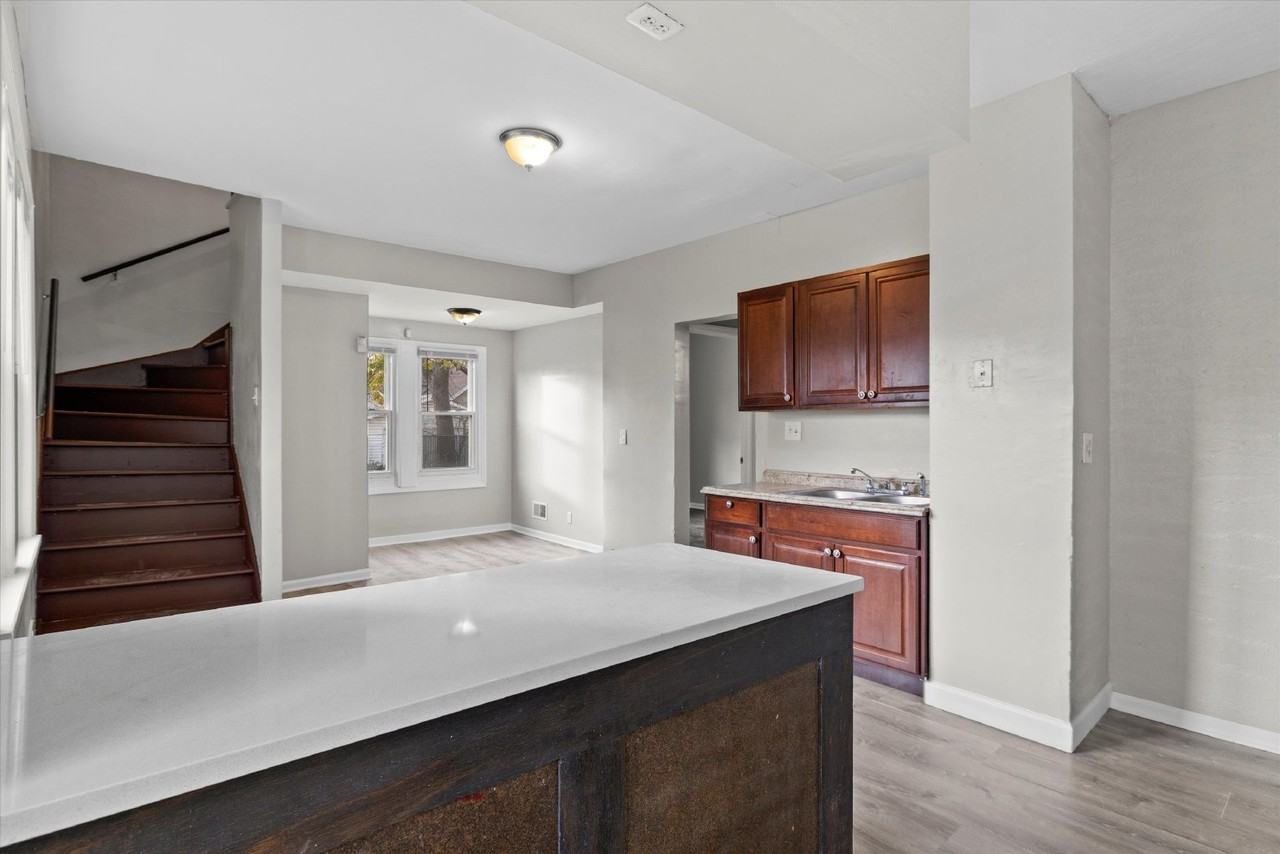 3053 N 40th St - Photo 3 of 14