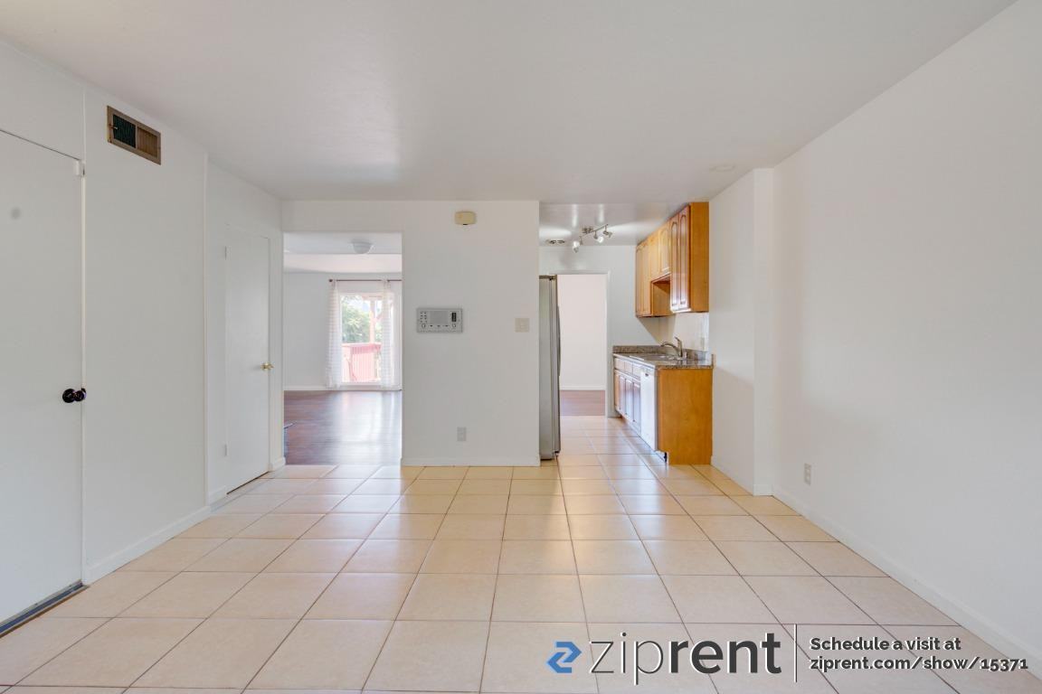 940 Mansell St - Photo 3 of 20