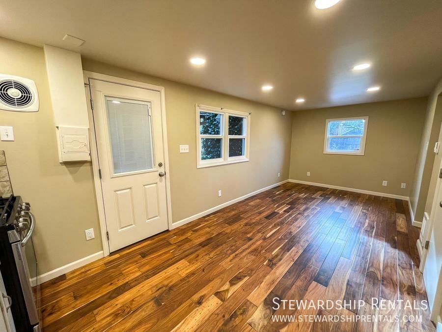 754 W 12th Ave #D - Photo 4 of 17