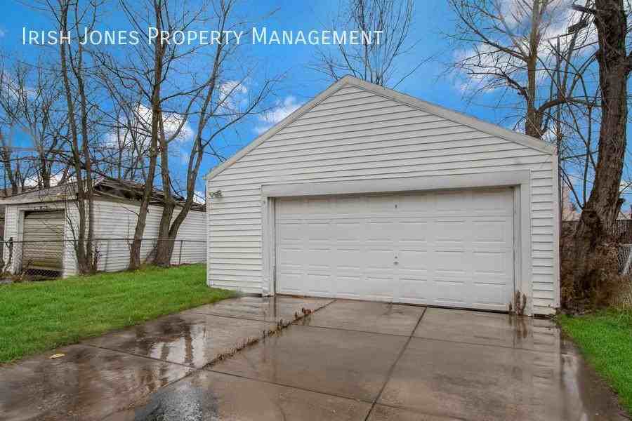 121 Hagen St - Photo 2 of 24