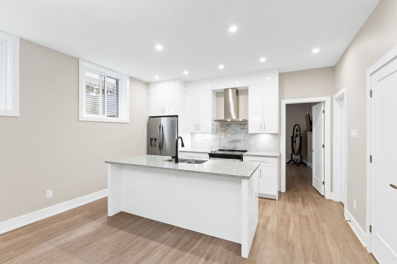 423 Ravenhill Avenue - Photo 4 of 15