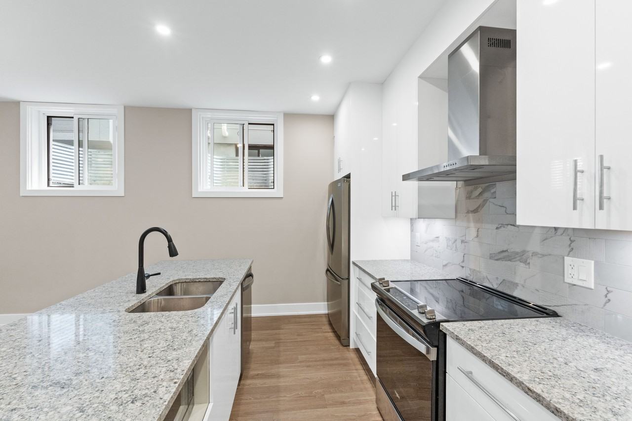 423 Ravenhill Avenue - Photo 3 of 15