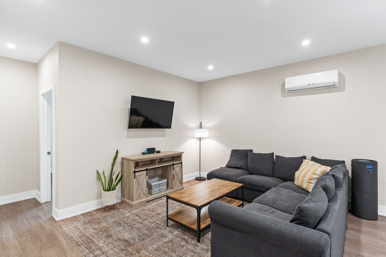 423 Ravenhill Avenue - Photo 6 of 15