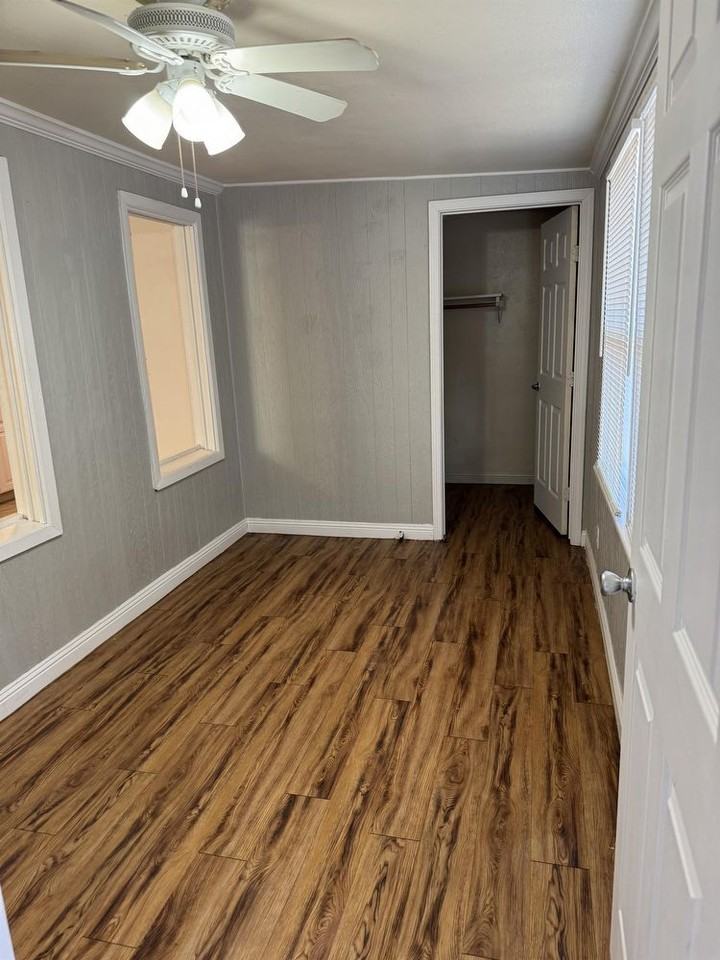 2408 32nd St - Photo 2 of 42