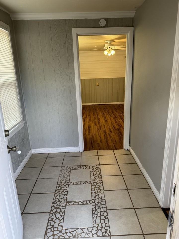 2408 32nd St - Photo 3 of 42