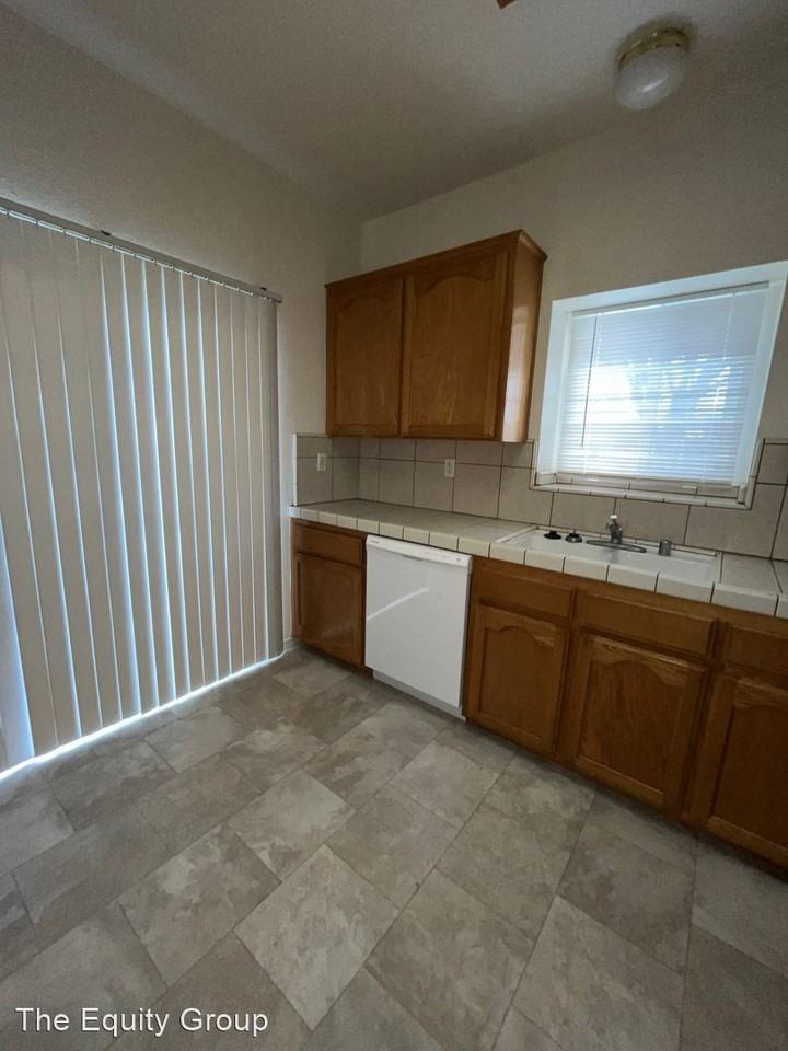 748-760 Jana Way - Photo 2 of 10