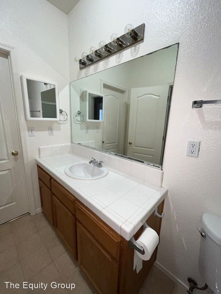 748-760 Jana Way - Photo 3 of 10