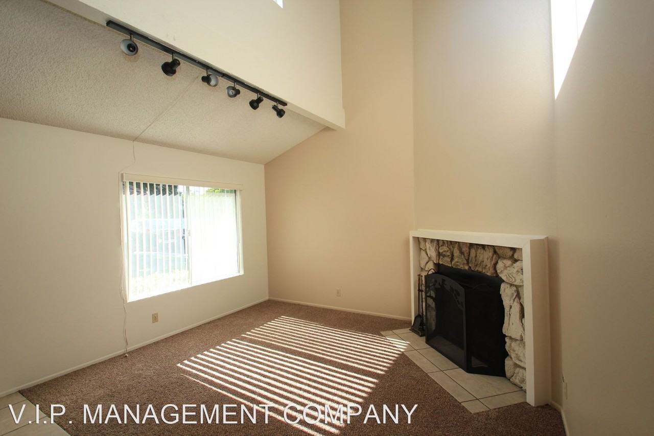 445 Percy St - Photo 2 of 19