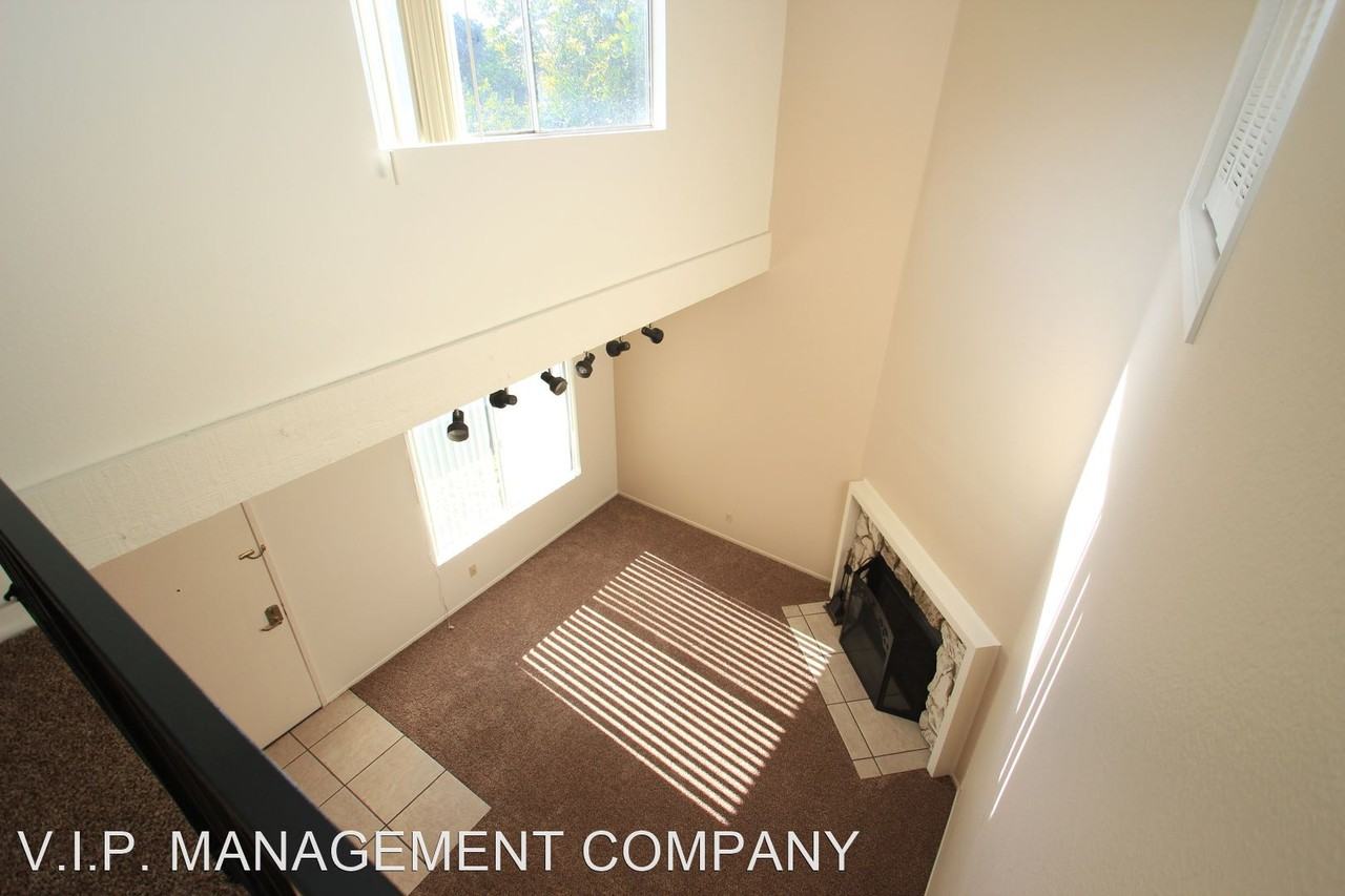 445 Percy St - Photo 3 of 19