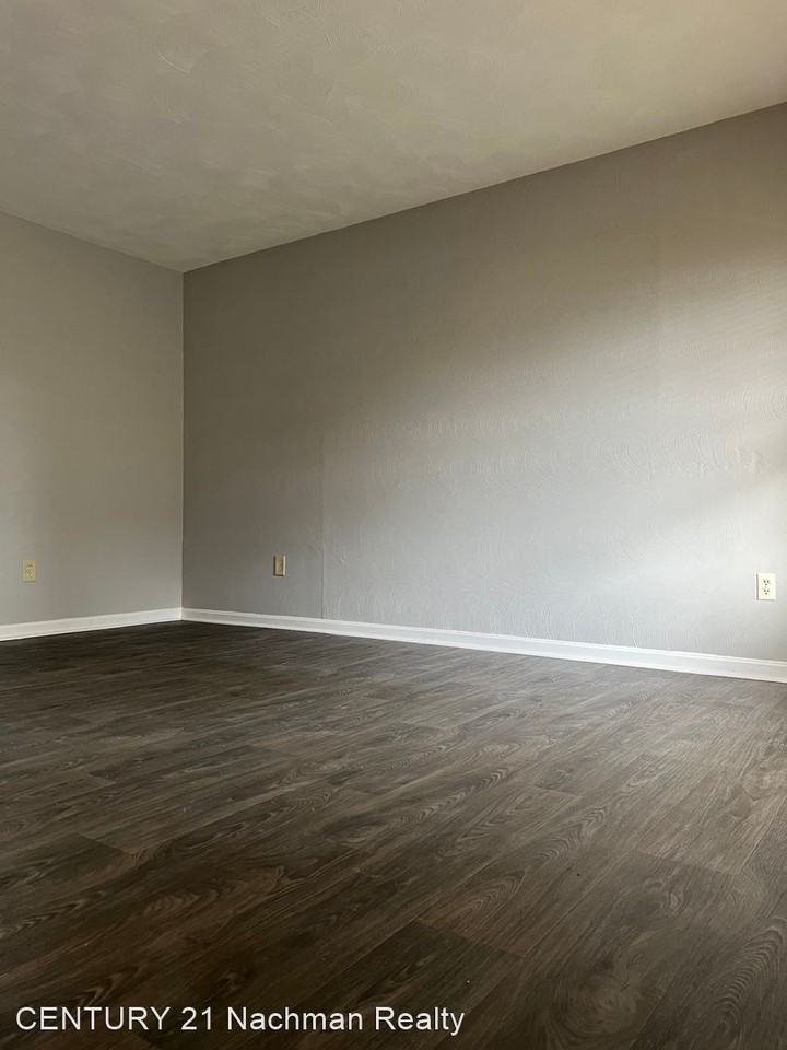 101 Dooley Street - Photo 3 of 16