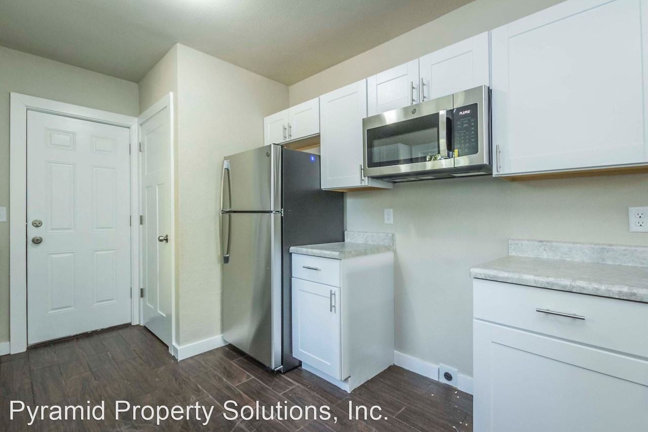 2900 Oxford St - Photo 2 of 16