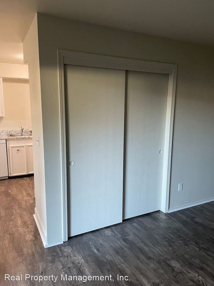 1000 & 1030 Del Sol Place - Photo 3 of 14