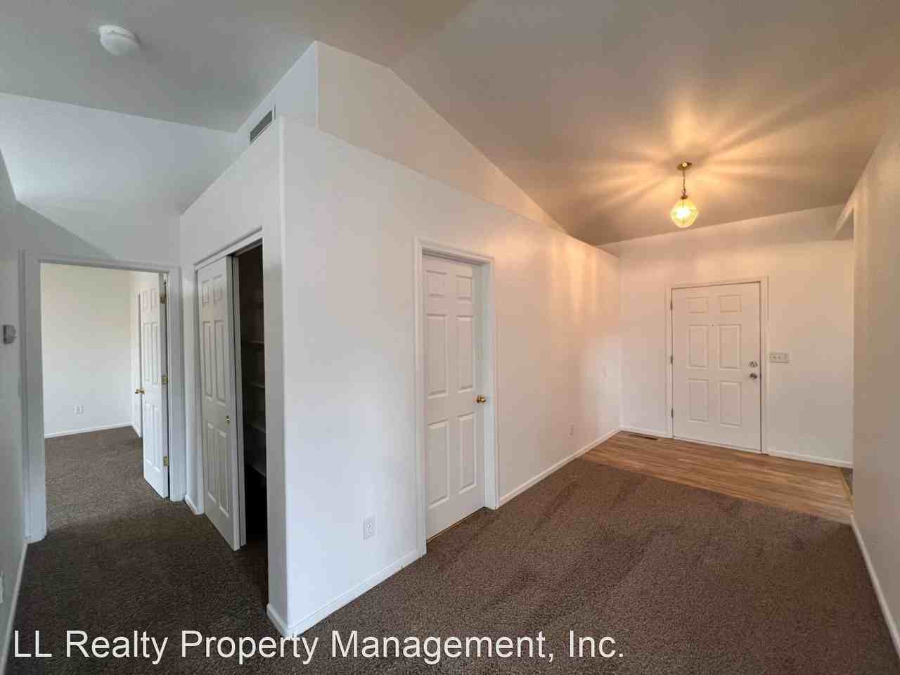 1258 Wadsworth Ln - Photo 2 of 22