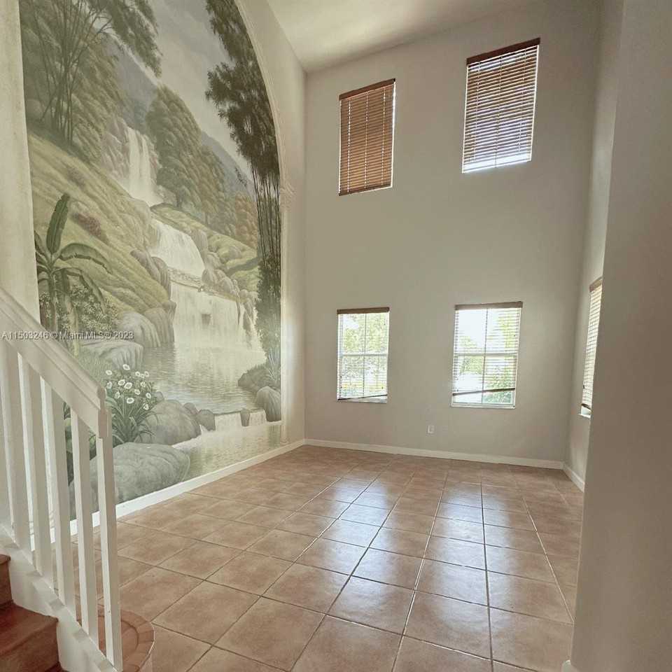 18140 Nw 90th Ave - Photo 2 of 8