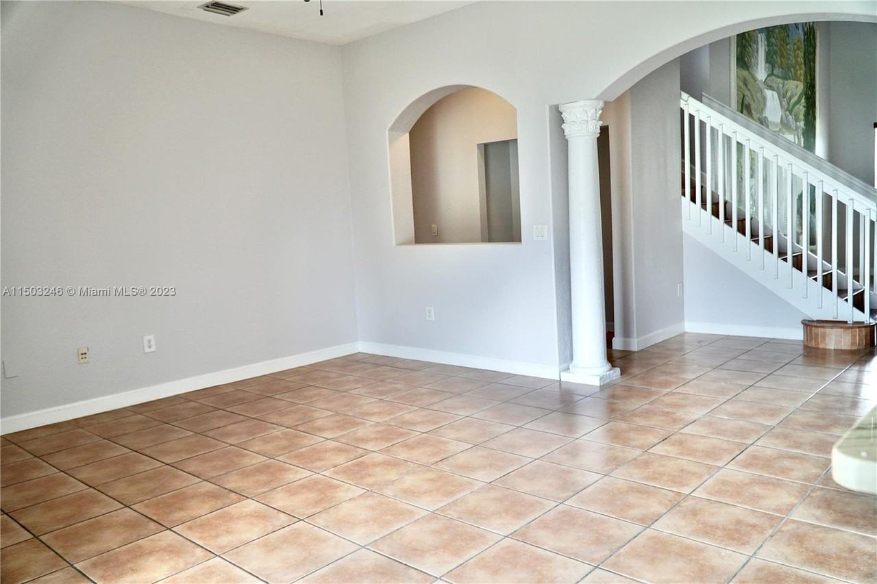 18140 Nw 90th Ave - Photo 3 of 8