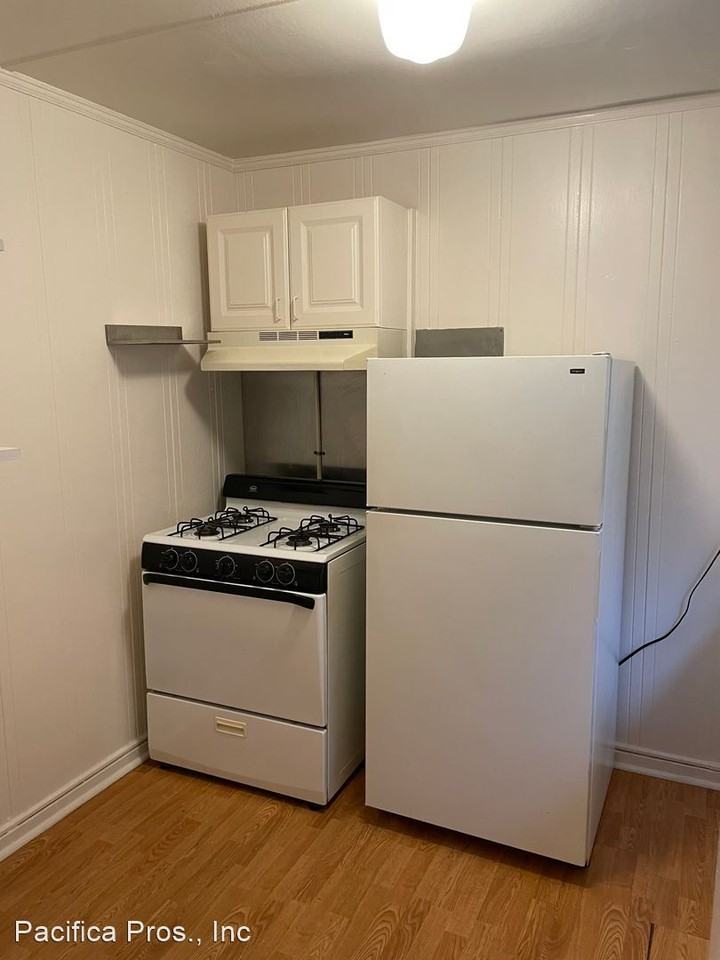 2511 F Street - Photo 3 of 7