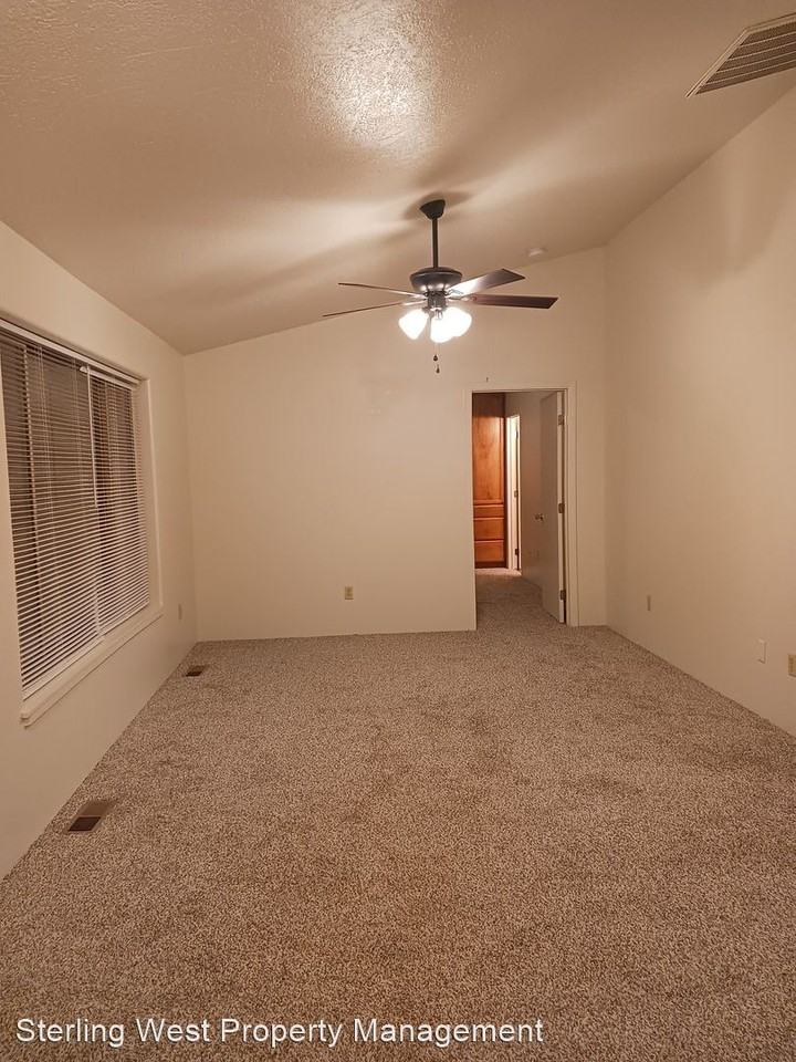 233 Berrydale Ave - Photo 3 of 17