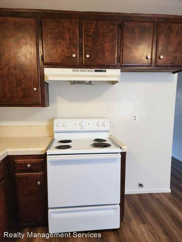 2808 N. Half Moon Dr  A - E - Photo 3 of 11