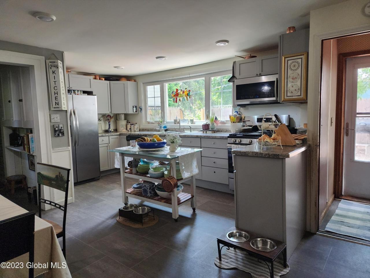 243 Broad St - Photo 2 of 7