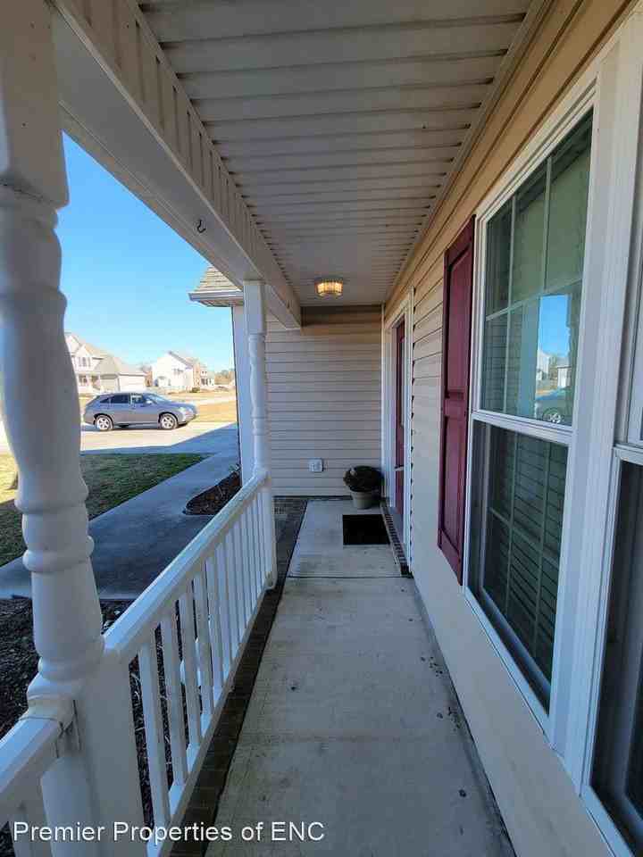 122 Farmington Dr - Photo 2 of 27