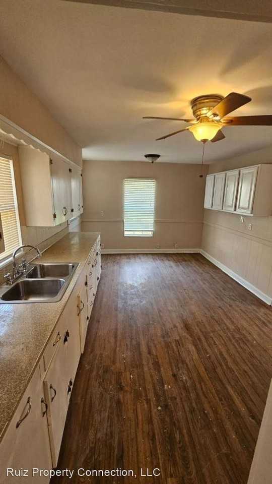 412 Colonial St - Photo 3 of 12