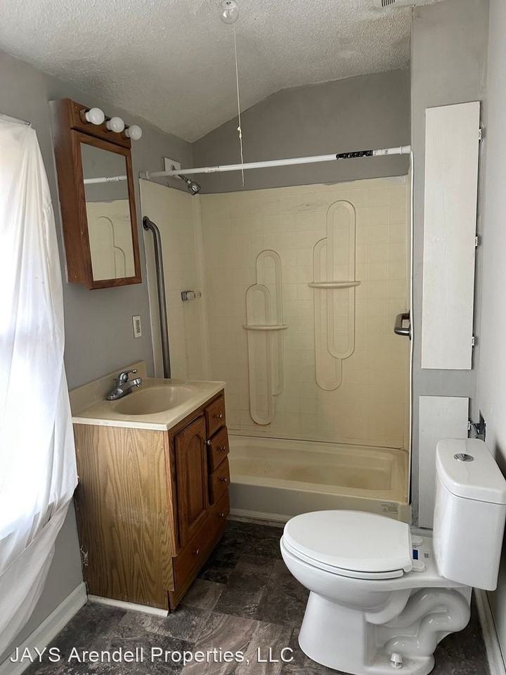 1028 South Arendell Ave - Photo 3 of 7