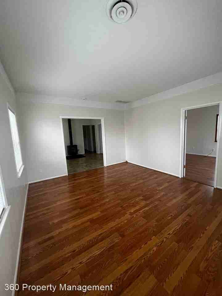 811 Se Jensen St - Photo 3 of 10