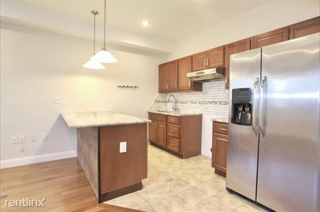 741 9th St - Photo 2 of 10