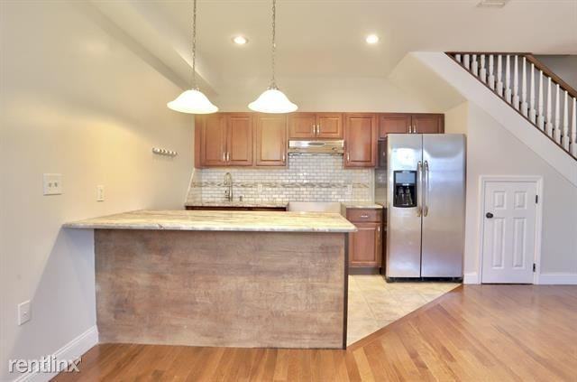 741 9th St - Photo 3 of 10