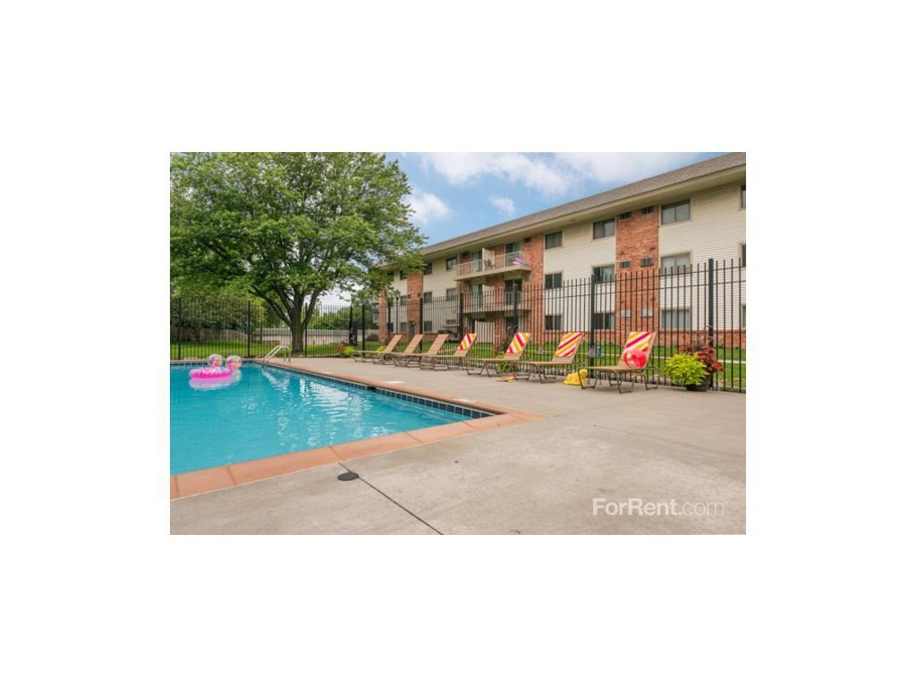 Parkwood Pointe Apartments - Photo 3 of 20