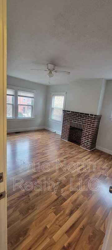 1683 1/2 Oak St - Photo 4 of 31