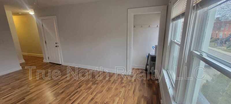 1683 1/2 Oak St - Photo 7 of 31