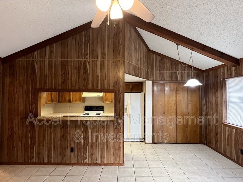 2004 Lambeth Way - Photo 5 of 14