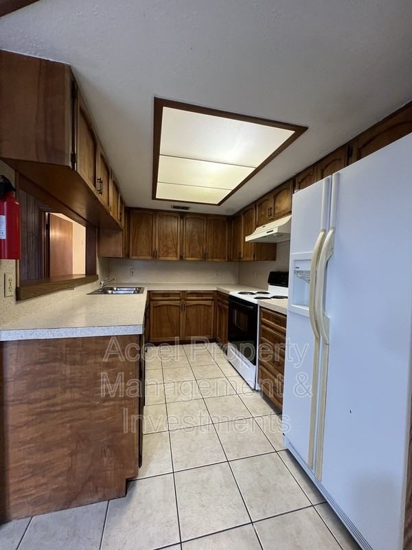 2004 Lambeth Way - Photo 6 of 14