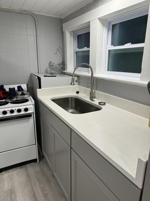 2352 College St - Photo 4 of 12