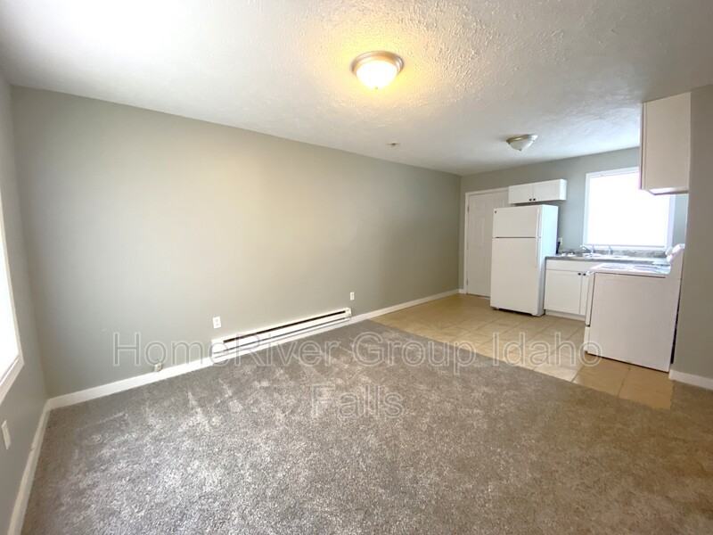 1936 Lawrence Ln - Photo 2 of 9