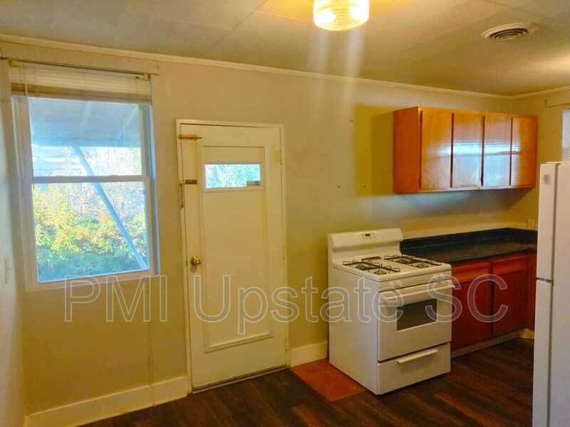 7B Harts Ct - Photo 4 of 9