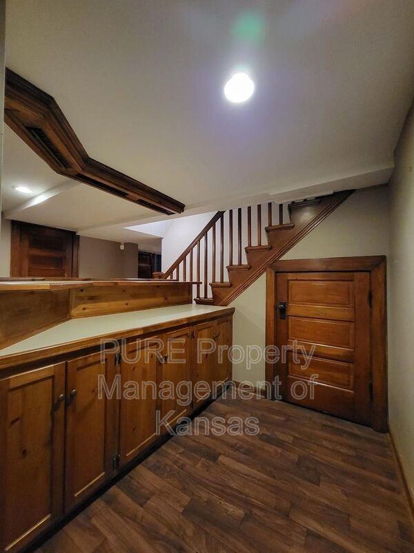 1501 Sw Pembroke Ln - Photo 3 of 20