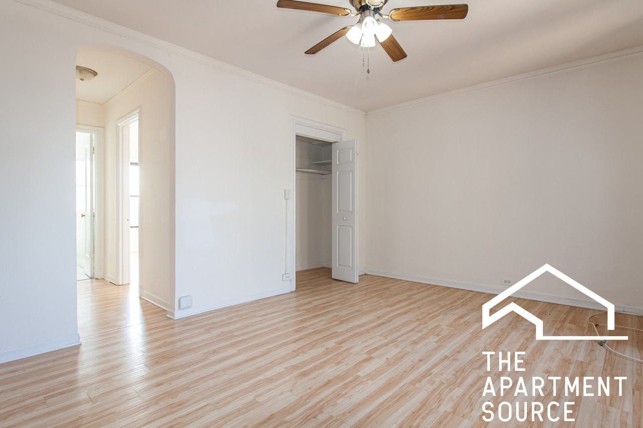 515 W Briar Pl #408 - Photo 2 of 13