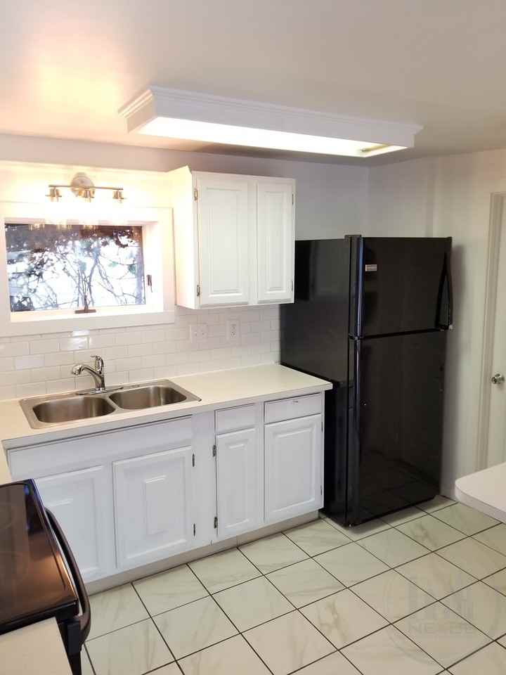 579 Park Ave - Photo 5 of 10