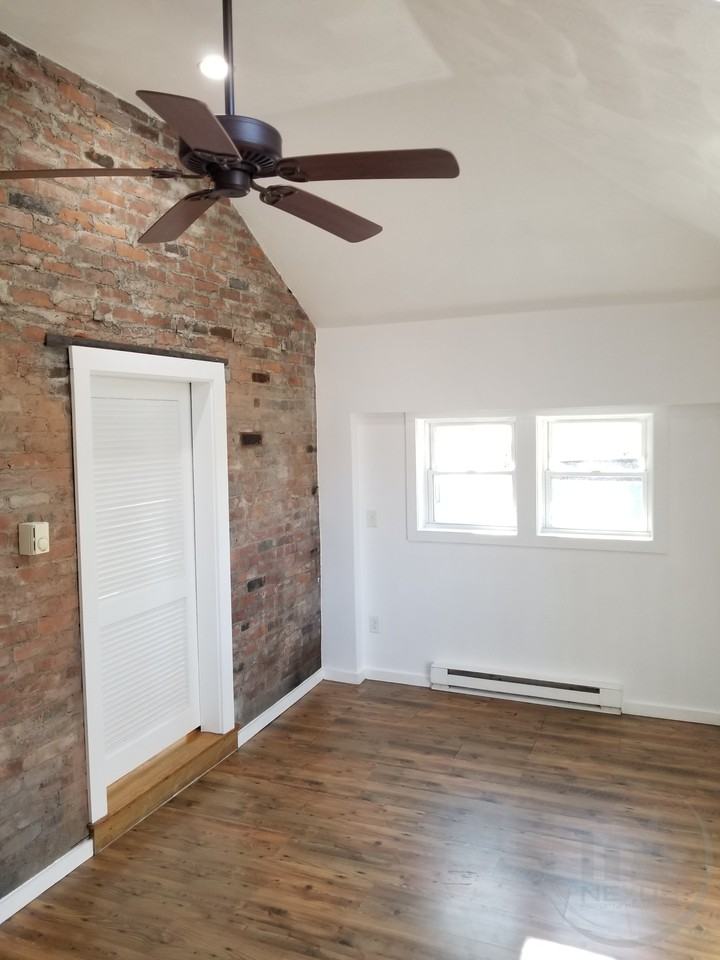 579 Park Ave - Photo 6 of 10