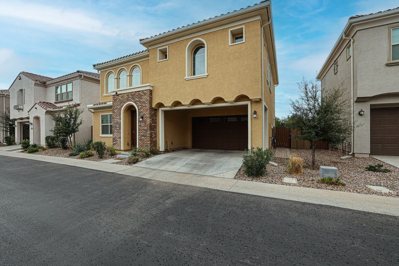 1103 E Newland Dr - Photo 3 of 35