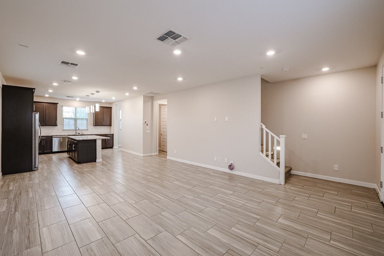 1103 E Newland Dr - Photo 5 of 35