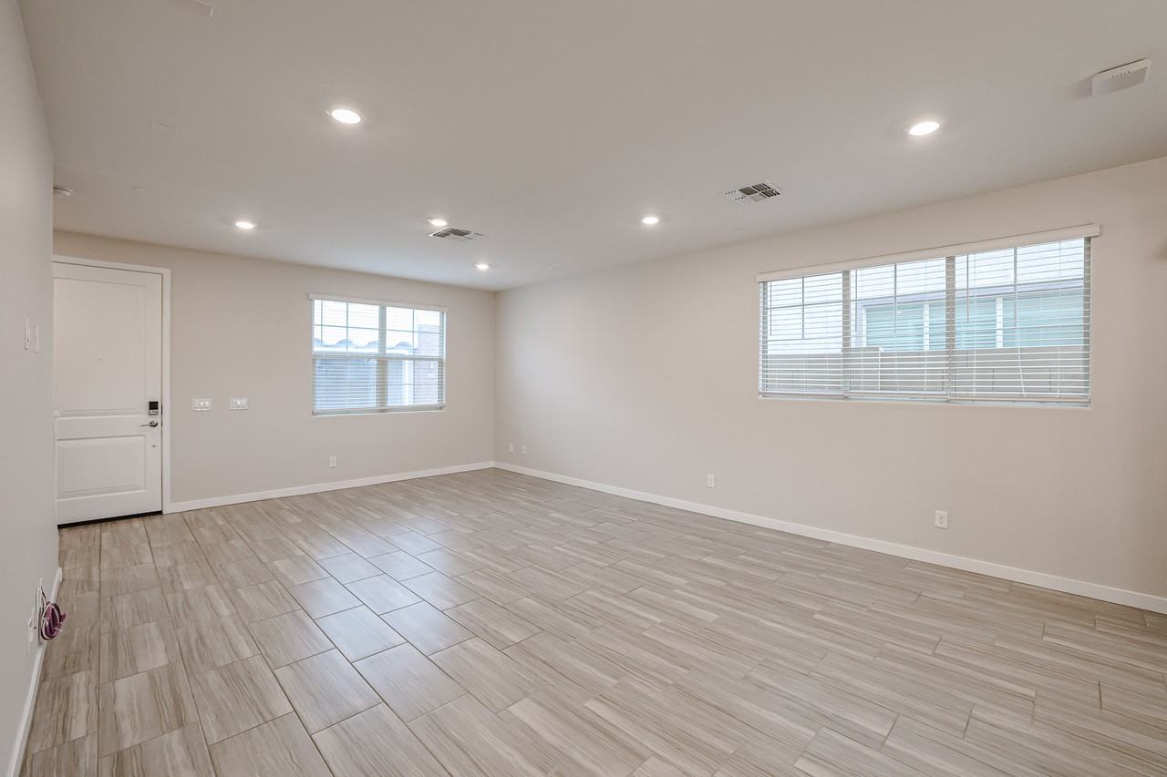 1103 E Newland Dr - Photo 6 of 35