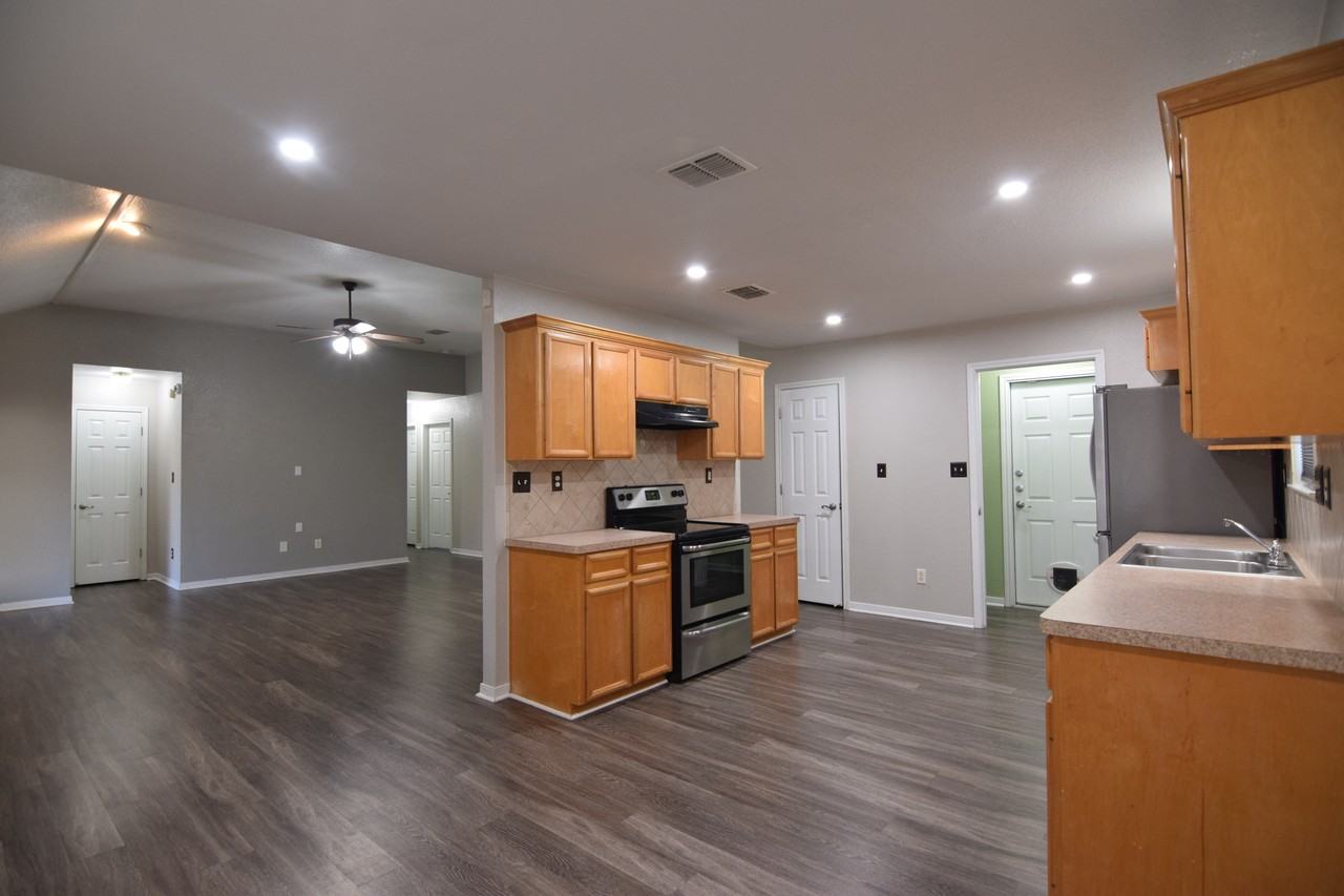 4202 Capri Dr - Photo 4 of 20