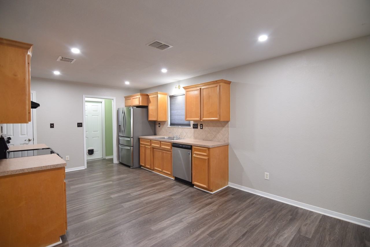 4202 Capri Dr - Photo 5 of 20