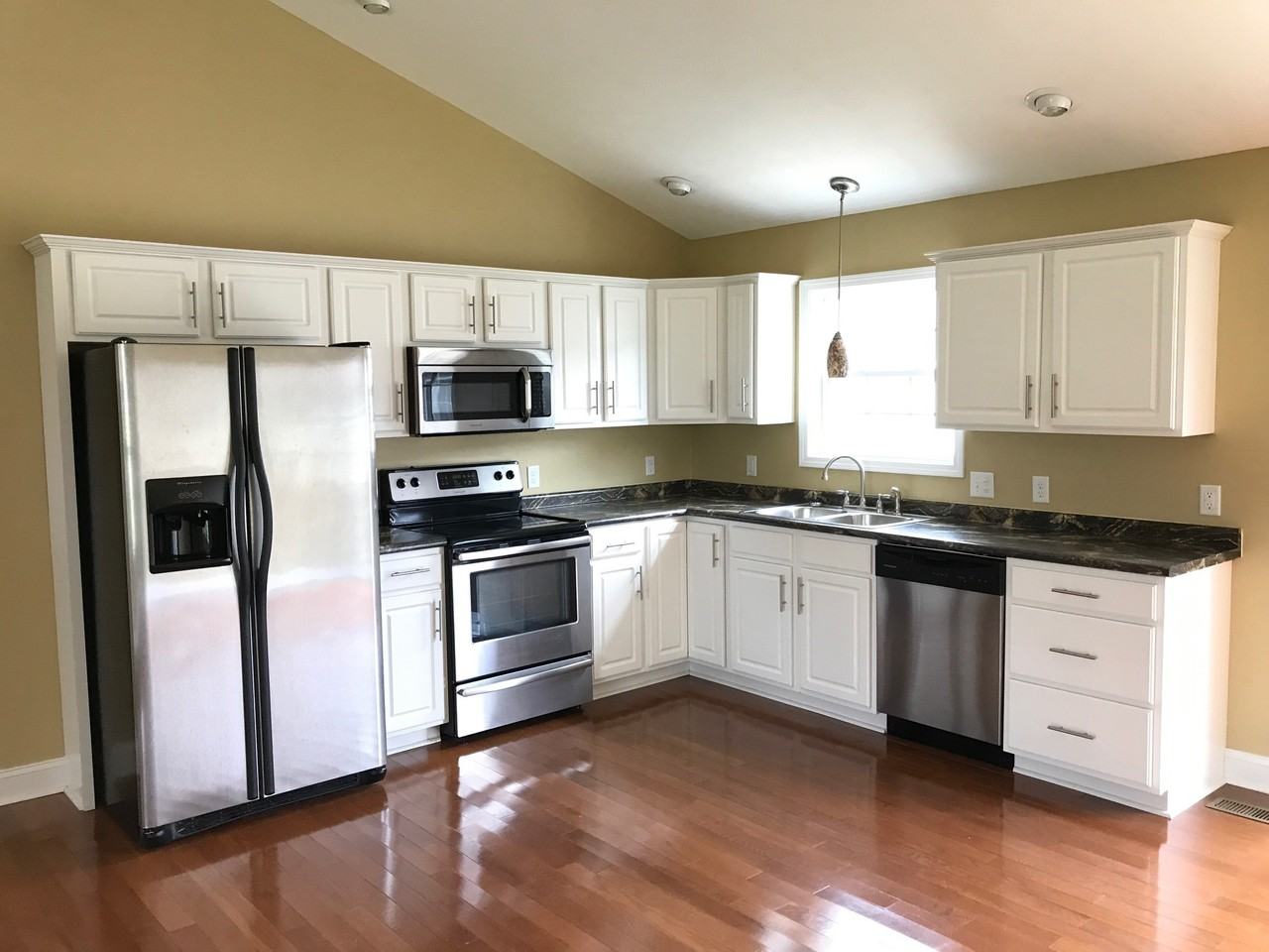 2206 Mulligan Ct - Photo 3 of 11