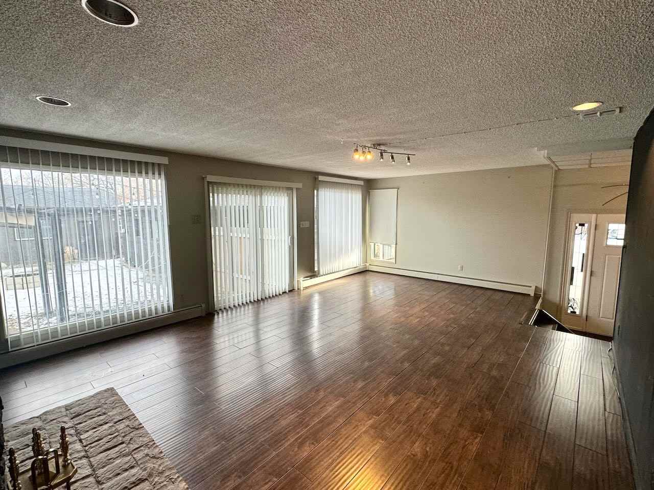 12409 80 St Nw - Photo 4 of 41