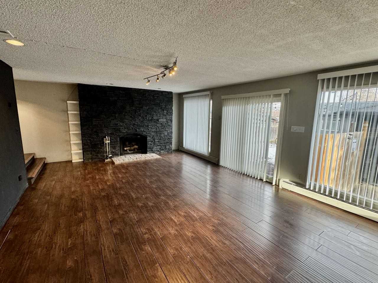 12409 80 St Nw - Photo 2 of 41